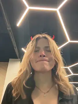 SMELLSEX online show from October 30, 2025, 6:30 pm