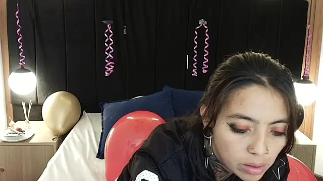 LiaMonroee  online show from March 24, 2026, 12:32 pm