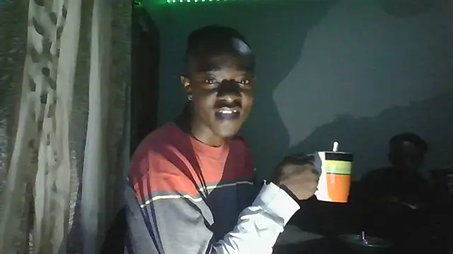 Snapshot of Nykho17 chatting on November 3, 2025, 7:48 pm Nykho17 online show from November 3, 2025, 7:48 pm