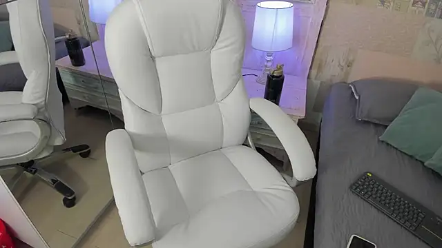 hillary chen online show from October 30, 2025, 3:08 am