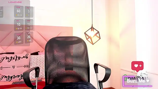 lia harper  online show from April 7, 2026, 5:46 pm