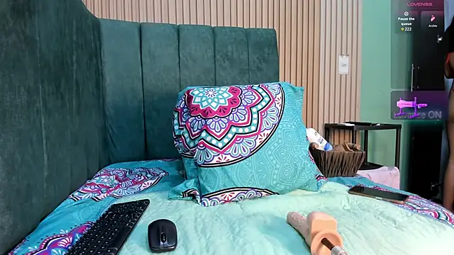 EvelynFoxx- online show from November 13, 2025, 7:02 pm