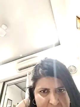 Snapshot of Jann_Riya333 chatting on May 9, 2026, 6:13 pm Jann Riya333 online show from May 9, 2026, 6:13 pm