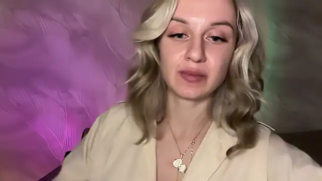 AdeleEverhart online show from December 18, 2025, 7:31 pm