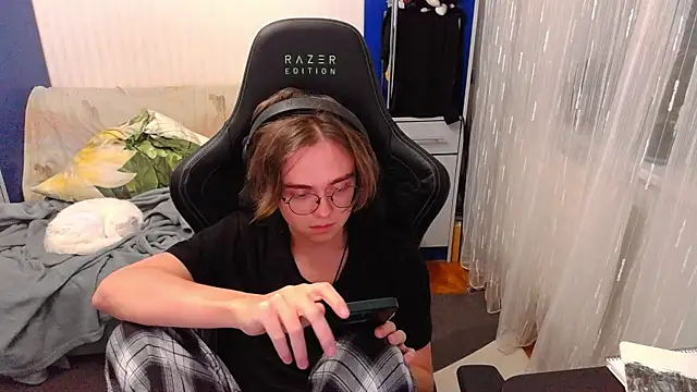 Twinchik online show from October 4, 2025, 10:30 pm
