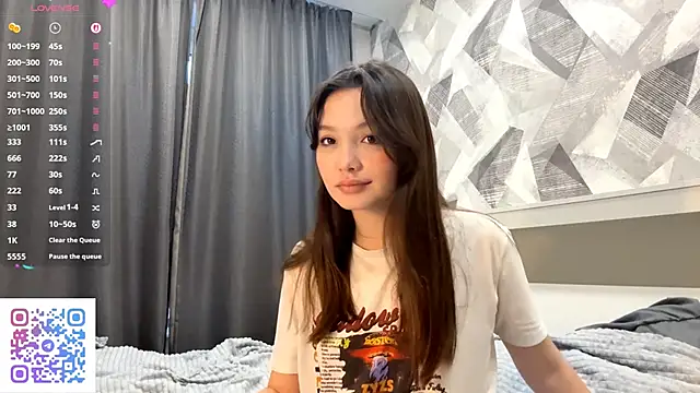 KiraVelvet online show from October 27, 2025, 11:25 am