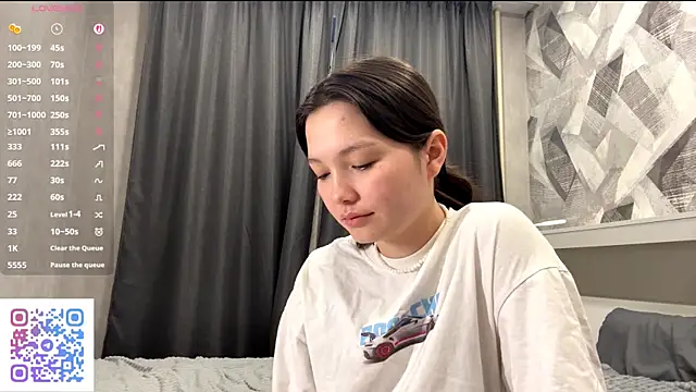 KiraVelvet online show from November 21, 2025, 12:37 pm