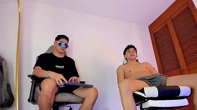 Snapshot of sotooliver3 chatting on November 22, 2025, 8:30 pm sotooliver3 online show from November 22, 2025, 8:30 pm