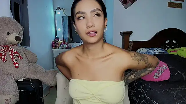 Snapshot of mia_yireth chatting on October 6, 2025, 12:52 am mia yireth online show from October 6, 2025, 12:52 am