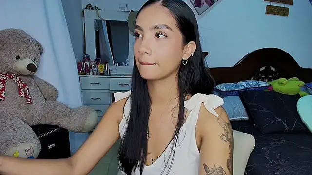 Snapshot of mia_yireth chatting on October 8, 2025, 12:19 am mia yireth online show from October 8, 2025, 12:19 am