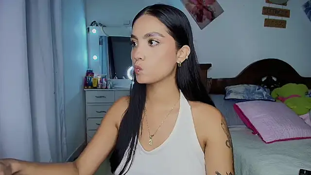 Snapshot of mia_yireth chatting on October 14, 2025, 12:11 am mia yireth online show from October 14, 2025, 12:11 am