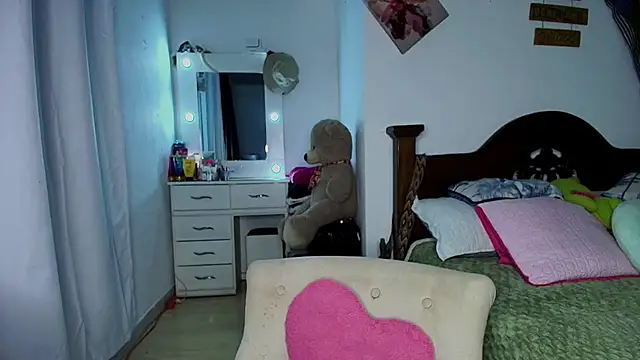 Snapshot of mia_yireth chatting on October 18, 2025, 12:24 am mia yireth online show from October 18, 2025, 12:24 am