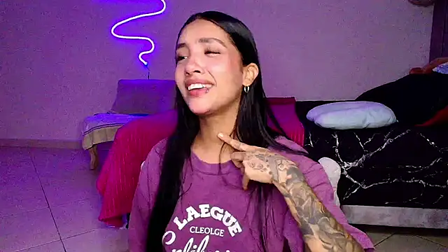 mia yireth online show from April 4, 2026, 9:34 pm