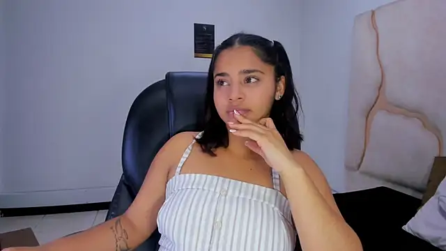 ScarletDoll online show from November 11, 2025, 3:06 am