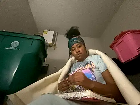 princesslivv online show from October 28, 2025, 8:22 pm