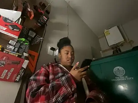 princesslivv online show from October 29, 2025, 8:32 pm