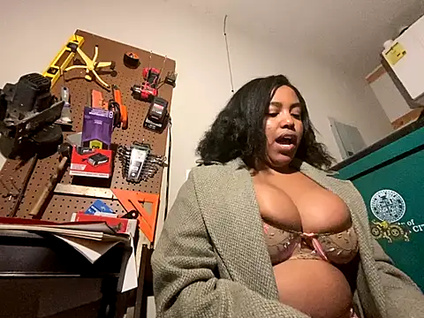 princesslivv online show from December 19, 2025, 7:04 am