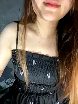 Snapshot of Hinne07 chatting on October 13, 2025, 3:45 pm Hinne07 online show from October 13, 2025, 3:45 pm