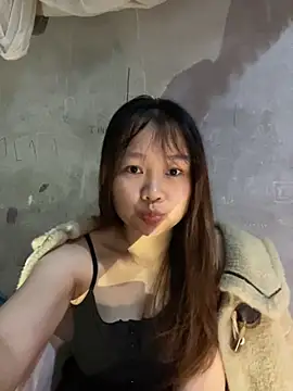 Hinne07 online show from December 3, 2025, 1:02 am