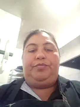 curvy diva  online show from December 15, 2025, 9:19 pm