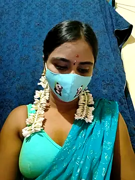 Snapshot of mini-queen chatting on October 31, 2025, 1:56 pm mini-queen online show from October 31, 2025, 1:56 pm