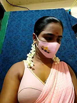 Snapshot of mini-queen chatting on November 2, 2025, 2:08 pm mini-queen online show from November 2, 2025, 2:08 pm