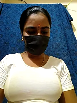 Snapshot of mini-queen chatting on November 13, 2025, 8:30 pm mini-queen online show from November 13, 2025, 8:30 pm