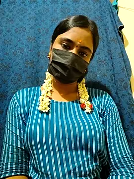 Snapshot of mini-queen chatting on November 17, 2025, 4:13 pm mini-queen online show from November 17, 2025, 4:13 pm