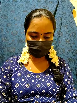 Snapshot of mini-queen chatting on November 24, 2025, 6:07 pm mini-queen online show from November 24, 2025, 6:07 pm