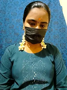 Snapshot of mini-queen chatting on November 30, 2025, 9:02 am mini-queen online show from November 30, 2025, 9:02 am