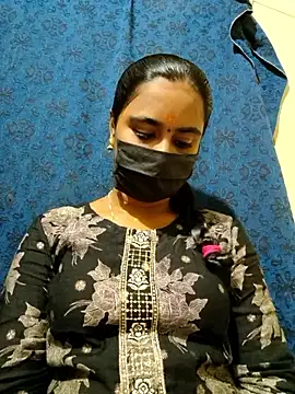 Snapshot of mini-queen chatting on December 17, 2025, 11:27 am mini-queen online show from December 17, 2025, 11:27 am