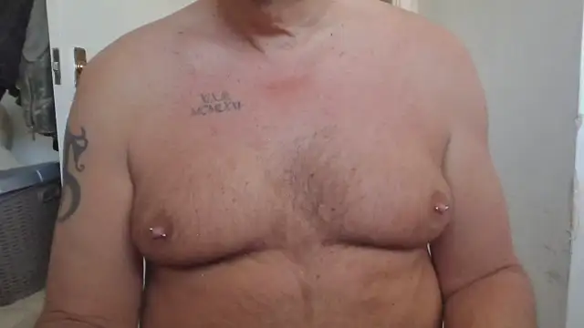 maverick3819 online show from April 24, 2026, 4:53 pm