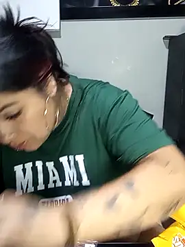 Snapshot of snow_belle chatting on November 21, 2025, 2:54 am snow belle online show from November 21, 2025, 2:54 am