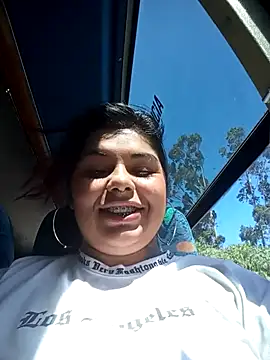 Snapshot of snow_belle chatting on November 26, 2025, 5:03 pm snow belle online show from November 26, 2025, 5:03 pm