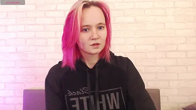 Ericha Stone online show from October 28, 2025, 8:07 am