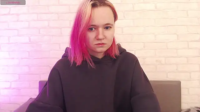 Ericha Stone online show from November 10, 2025, 2:21 am