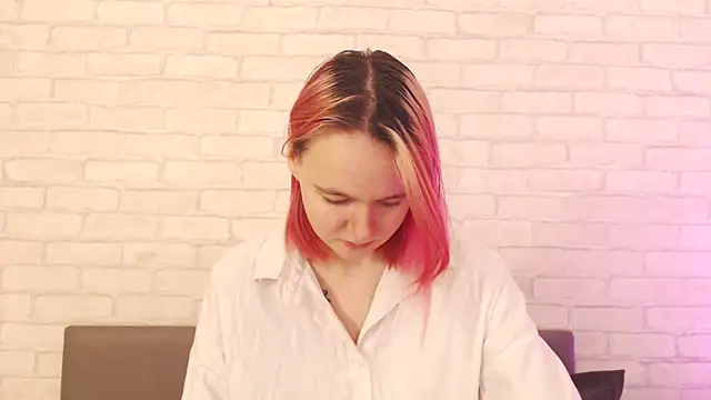 Ericha Stone online show from November 30, 2025, 2:15 am