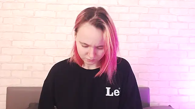 Ericha Stone online show from December 19, 2025, 1:12 am