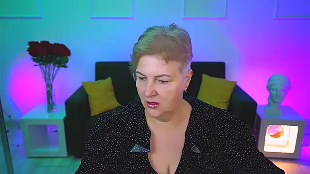 MaryMogan online show from November 10, 2025, 4:22 am