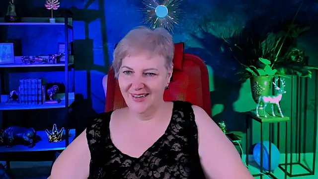 MaryMogan online show from November 25, 2025, 5:35 pm