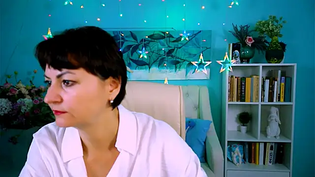 HelenBeler online show from November 25, 2025, 5:40 am