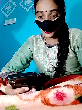 Pahadi couple online show from November 10, 2025, 5:17 am