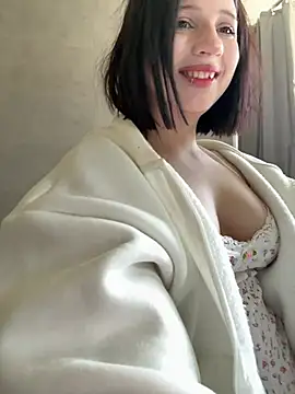 YourLittleDevil online show from May 22, 2026, 6:42 am