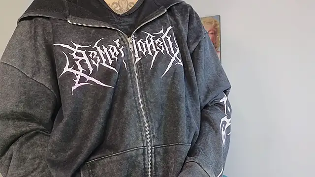 Lucy n pink online show from November 26, 2025, 1:56 pm