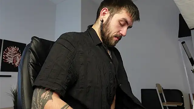 Snapshot of Mike_Platano chatting on October 4, 2025, 1:42 pm Mike Platano online show from October 4, 2025, 1:42 pm