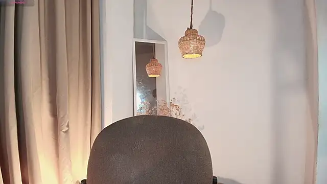 Snapshot of Nicolletease chatting on December 4, 2025, 12:25 pm Nicolletease online show from December 4, 2025, 12:25 pm