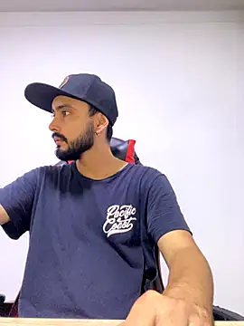 Snapshot of cristopher_wallacee chatting on October 7, 2025, 10:18 pm cristopher wallacee online show from October 7, 2025, 10:18 pm