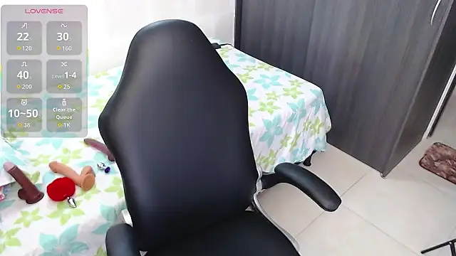 Snapshot of aynarakiss chatting on October 7, 2025, 3:09 pm aynarakiss online show from October 7, 2025, 3:09 pm