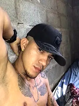 Snapshot of tattoos22 chatting on October 29, 2025, 1:46 pm tattoos22 online show from October 29, 2025, 1:46 pm