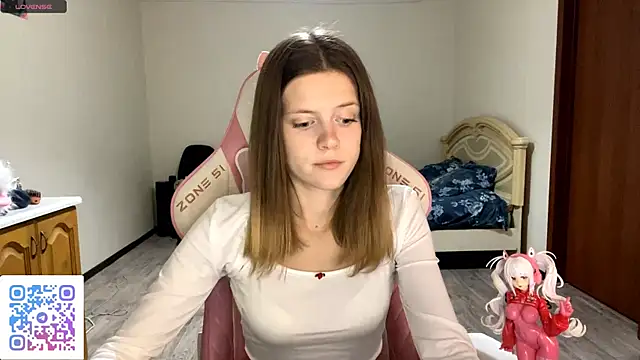 VibeQueenLucy online show from September 23, 2025, 3:37 pm